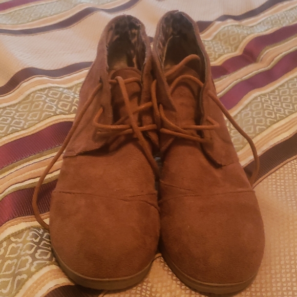 Boots - Picture 3 of 4